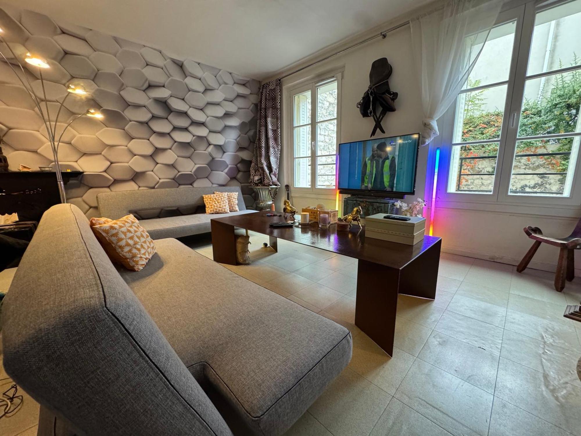 Shared For 4 Male Traveler Under 30s * Paris
